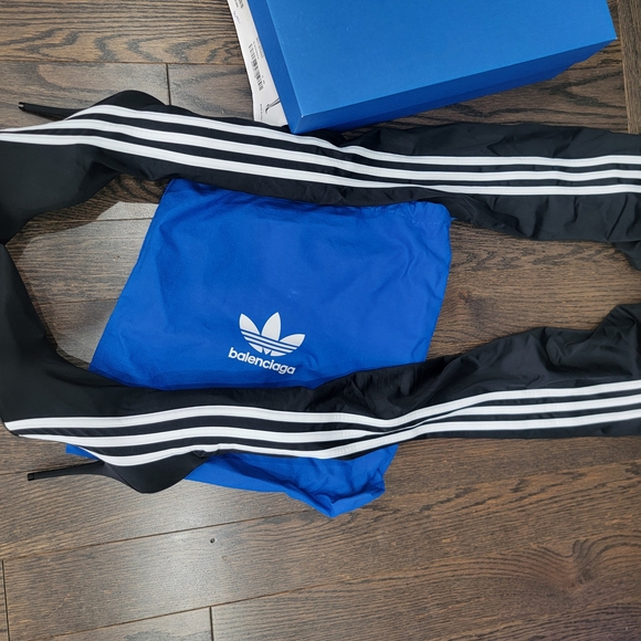 Stylish Black and White Over the Knee Boots - Picture 4 of 6